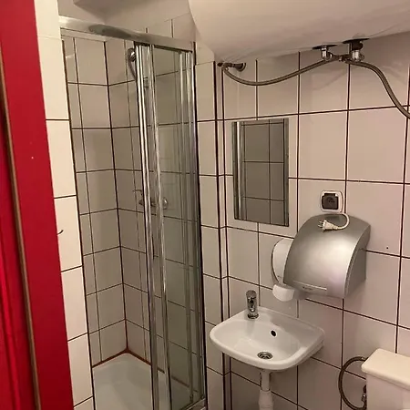 Apartment 50 People Bis