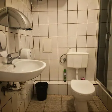 50 People Bis Appartement Krakau