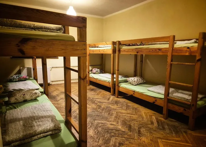 50 People Bis דירה